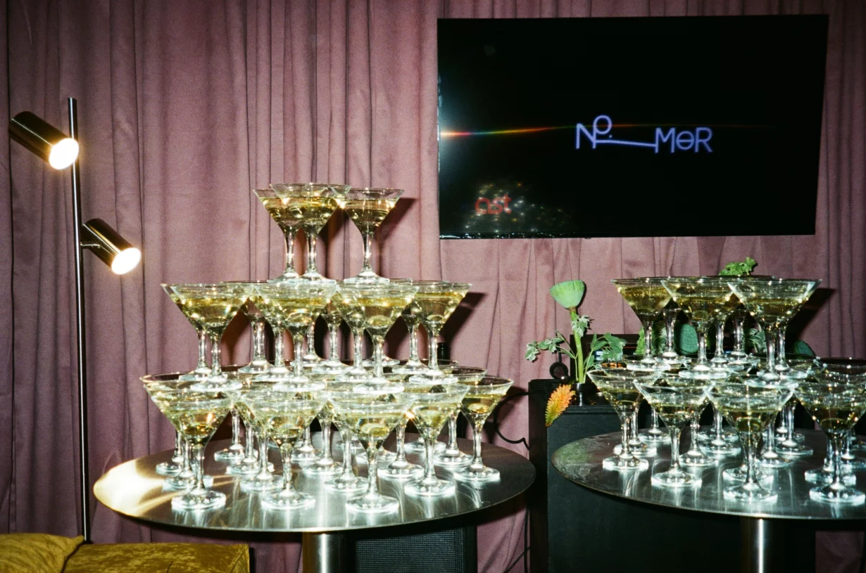 Интерьер/Экстерьер/Банкетная зона/Бар/Стол для двоих/Вход/Главный зал/Lounge зона бар Nomer фото