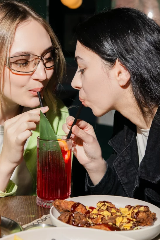 Интерьер/Экстерьер/Банкетная зона/Бар/Стол для двоих/Вход/Главный зал/Lounge зона бар Groodki фото