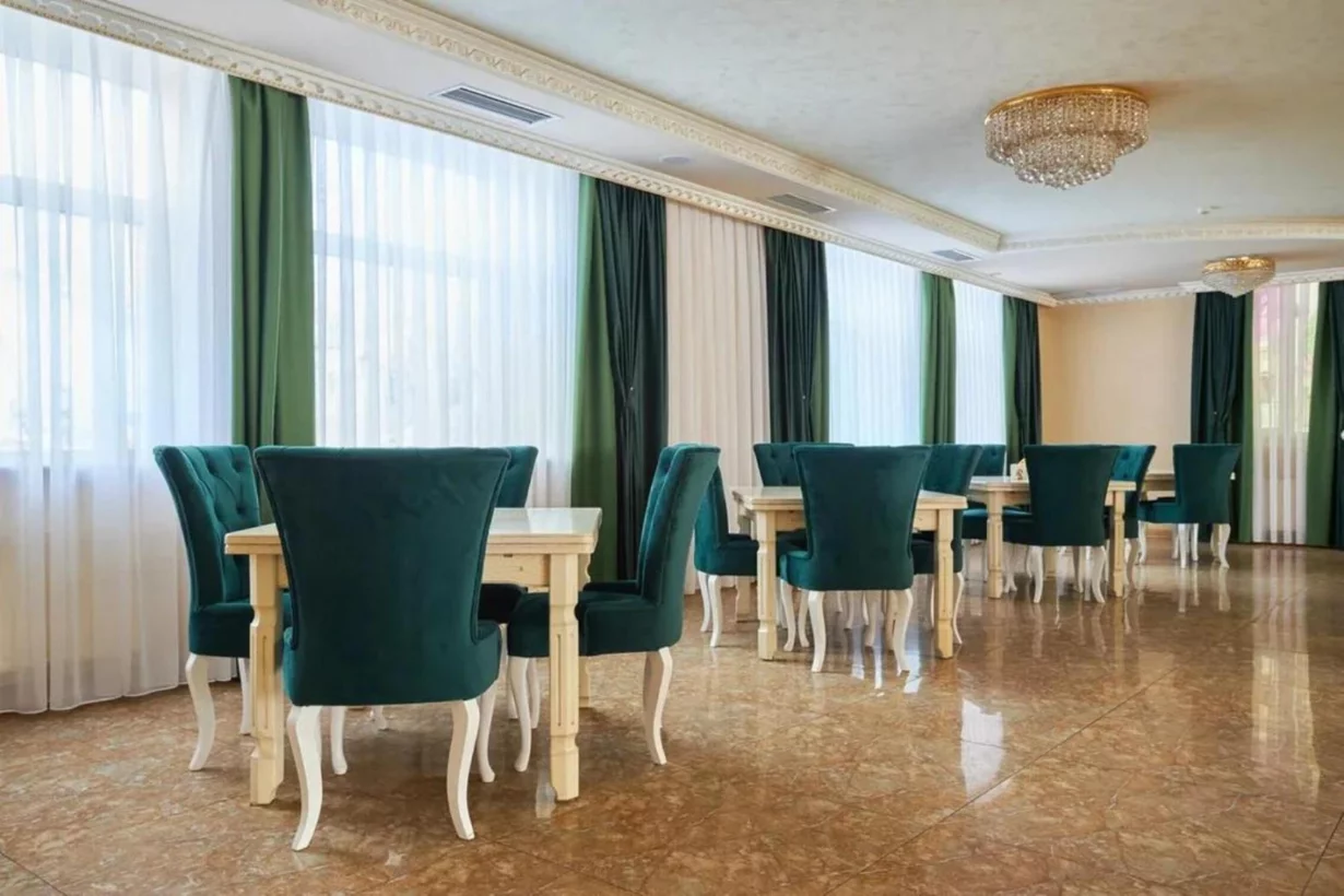 Интерьер/Экстерьер/Банкетная зона/Бар/Стол для двоих/Вход/Главный зал/Lounge зона банкетный зал Amici Grand Hotel фото