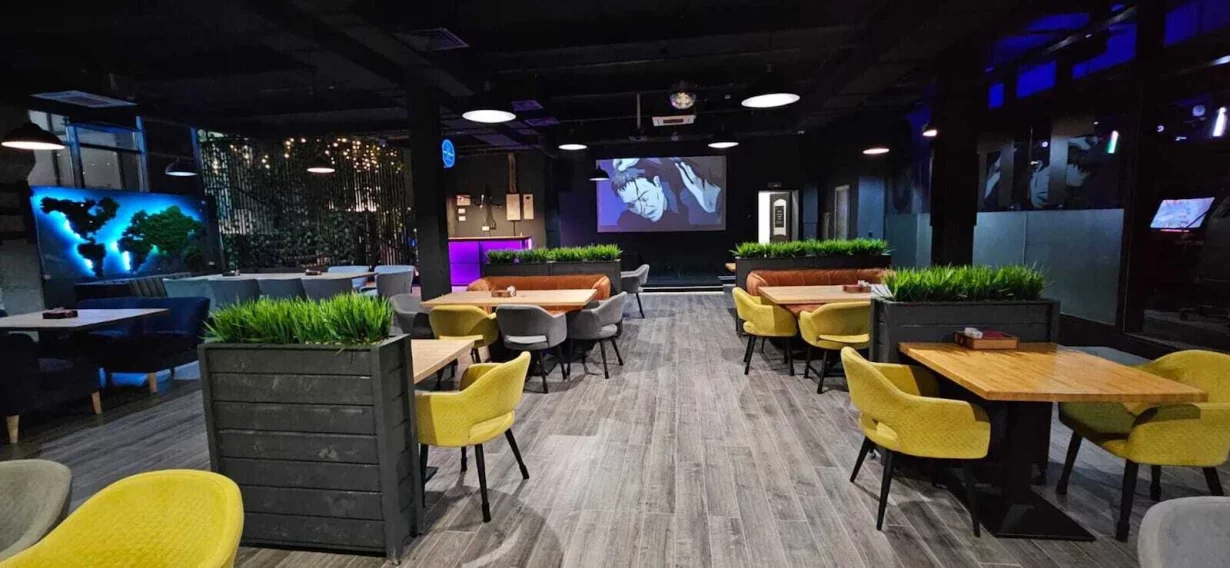 Интерьер/Экстерьер/Банкетная зона/Бар/Стол для двоих/Вход/Главный зал/Lounge зона клуб High Ground фото