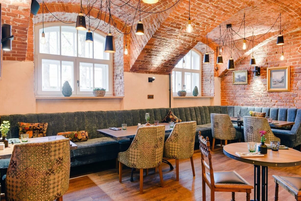 Интерьер/Экстерьер/Банкетная зона/Бар/Стол для двоих/Вход/Главный зал/Lounge зона ресторан Кладовая фото