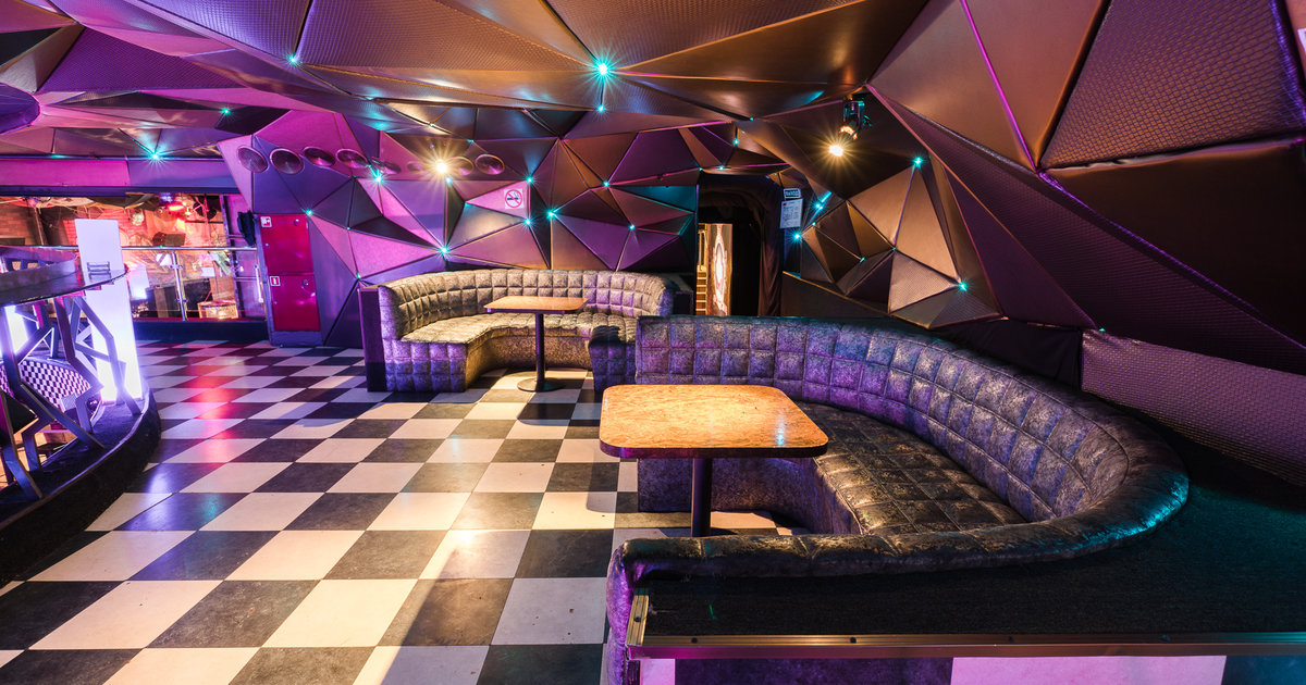 Новые клубы москвы. Клуб Лондон. London Club Москва. Ночной клуб зал. Пафосное заведение это.