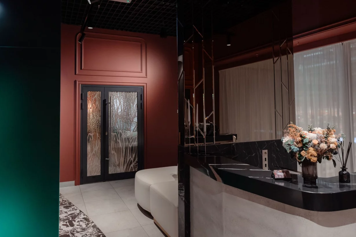 Интерьер/Экстерьер/Банкетная зона/Бар/Стол для двоих/Вход/Главный зал/Lounge зона ресторан Meet’in’o фото