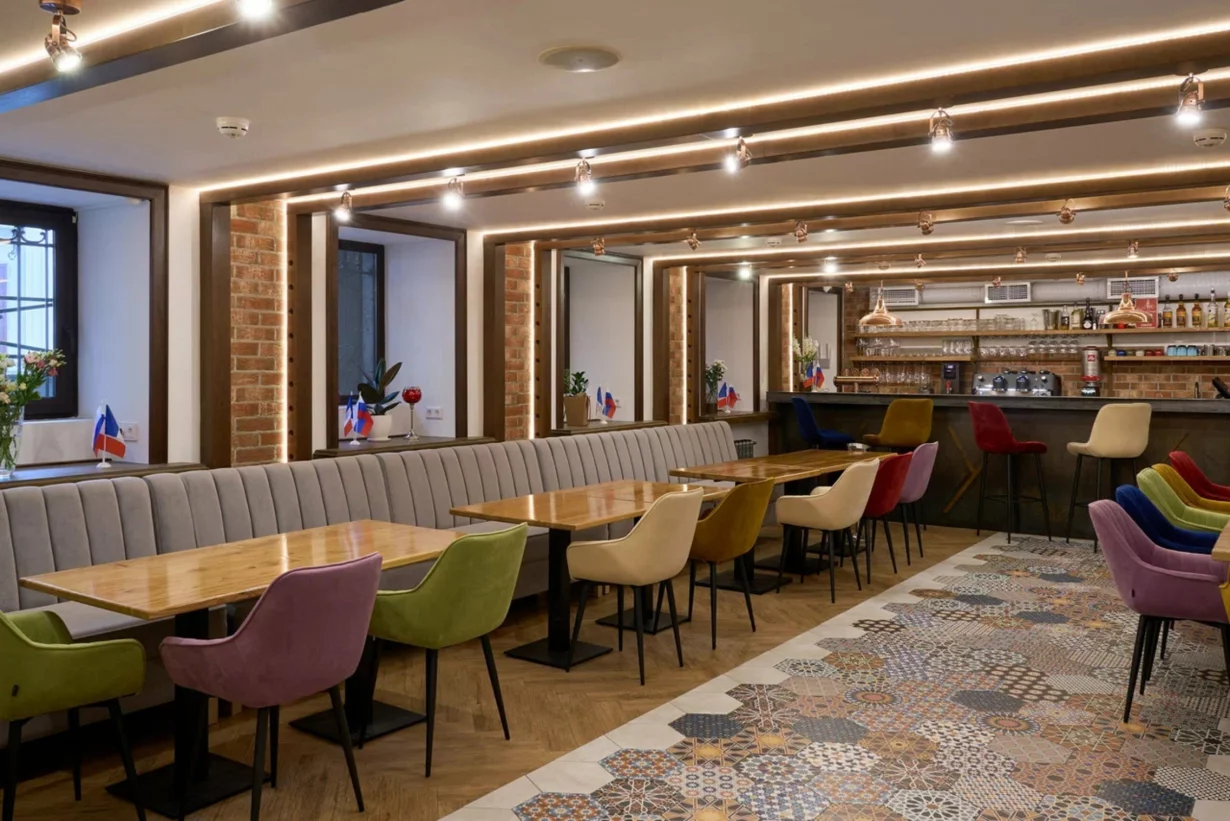 Интерьер/Экстерьер/Банкетная зона/Бар/Стол для двоих/Вход/Главный зал/Lounge зона ресторан Le Bistrot de la Ferm фото