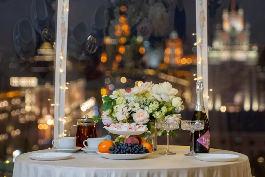 Интерьер/Экстерьер/Банкетная зона/Бар/Стол для двоих/Вход/Главный зал/Lounge зона лофт 7Sky фото