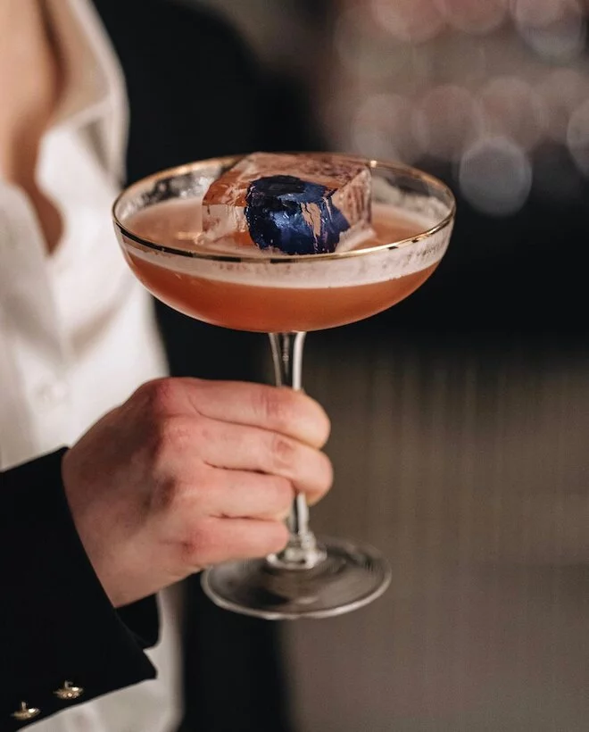 Интерьер/Экстерьер/Банкетная зона/Бар/Стол для двоих/Вход/Главный зал/Lounge зона банкетный зал Mooring фото