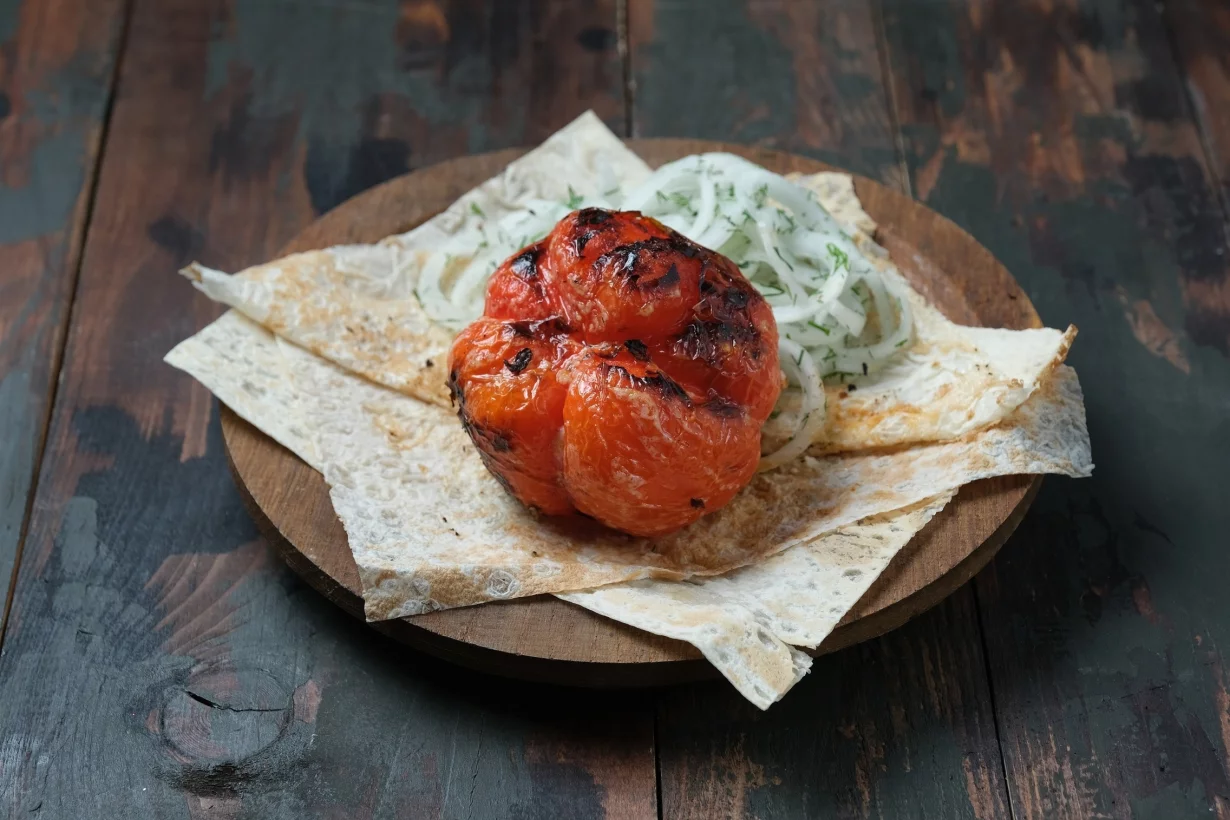 Интерьер/Экстерьер/Банкетная зона/Бар/Стол для двоих/Вход/Главный зал/Lounge зона кафе Фаворит фото