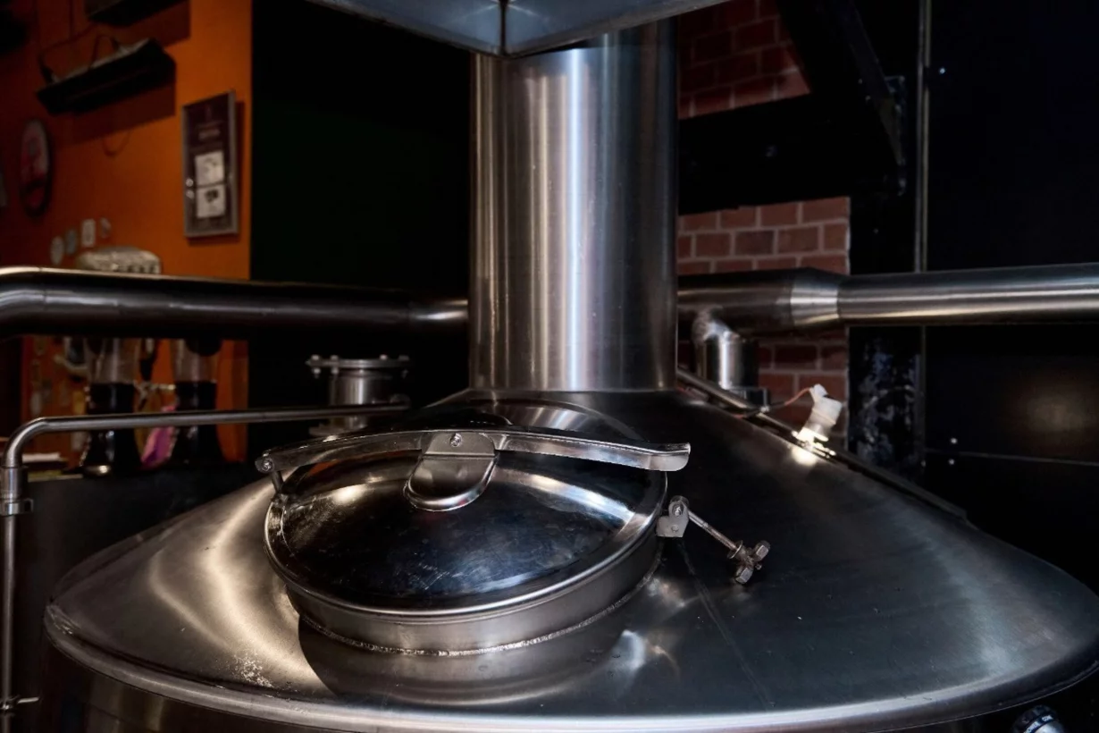 Интерьер/Экстерьер/Банкетная зона/Бар/Стол для двоих/Вход/Главный зал/Lounge зона бар Pivzavod77 фото