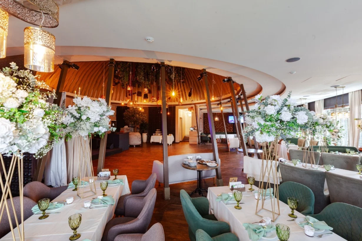 Интерьер/Экстерьер/Банкетная зона/Бар/Стол для двоих/Вход/Главный зал/Lounge зона ресторан Незагорами фото