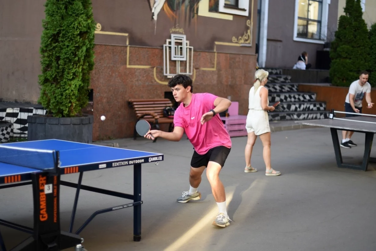 Интерьер/Экстерьер/Банкетная зона/Бар/Стол для двоих/Вход/Главный зал/Lounge зона паб Axiom Pub фото