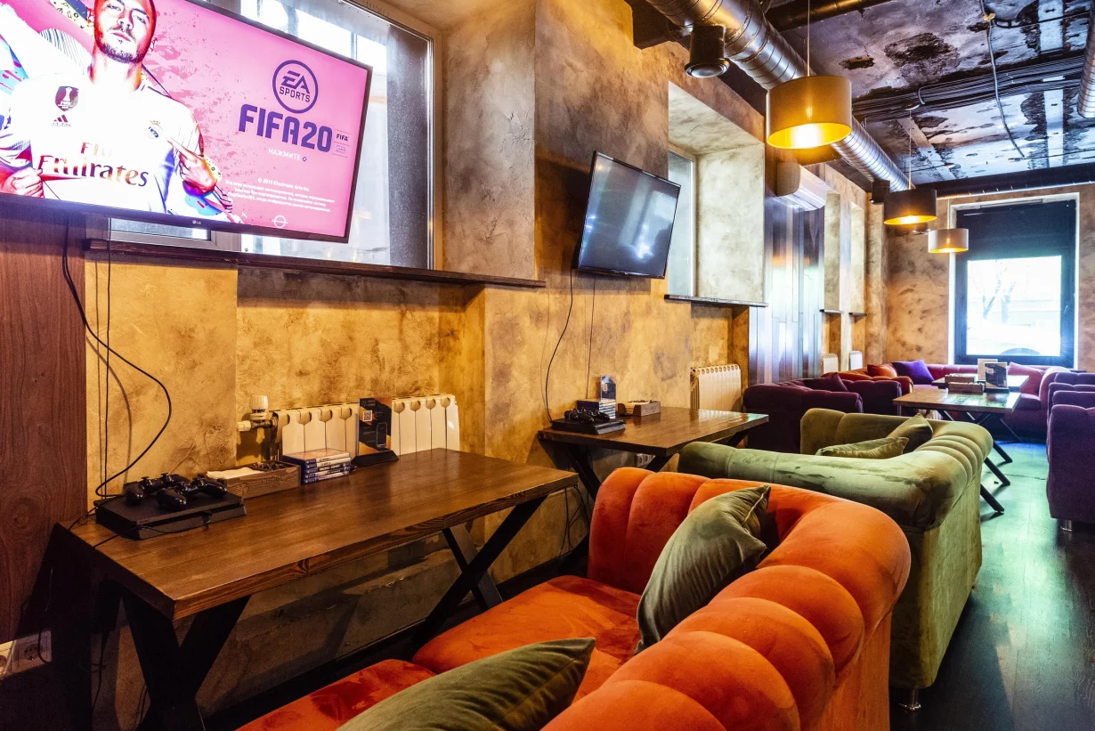 Интерьер/Экстерьер/Банкетная зона/Бар/Стол для двоих/Вход/Главный зал/Lounge зона лаунж Chorse Lounge фото