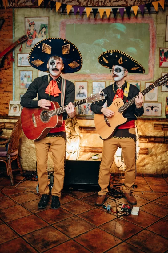 Интерьер/Экстерьер/Банкетная зона/Бар/Стол для двоих/Вход/Главный зал/Lounge зона кафе Фрида фото