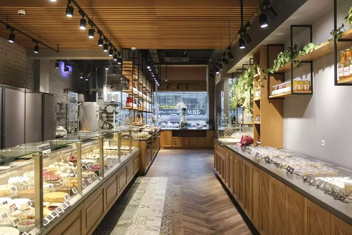 Интерьер/Экстерьер/Банкетная зона/Бар/Стол для двоих/Вход/Главный зал/Lounge зона кафе Патрик&Мари фото