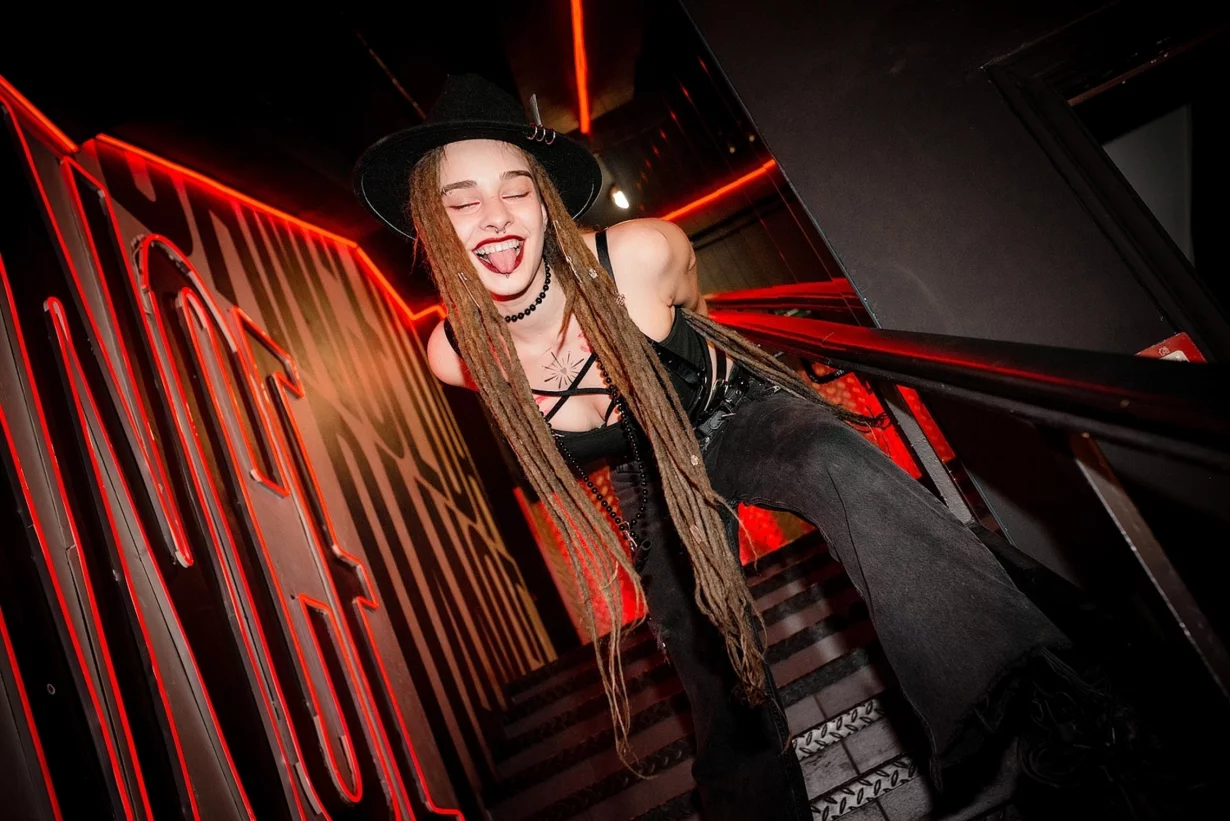 Интерьер/Экстерьер/Банкетная зона/Бар/Стол для двоих/Вход/Главный зал/Lounge зона клуб Синий Nebar фото