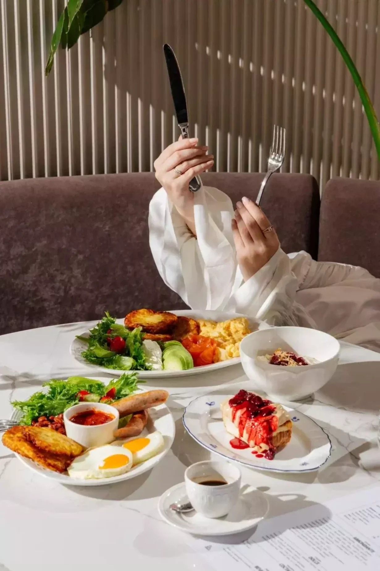 Интерьер/Экстерьер/Банкетная зона/Бар/Стол для двоих/Вход/Главный зал/Lounge зона ресторан Lorenzo Medici фото