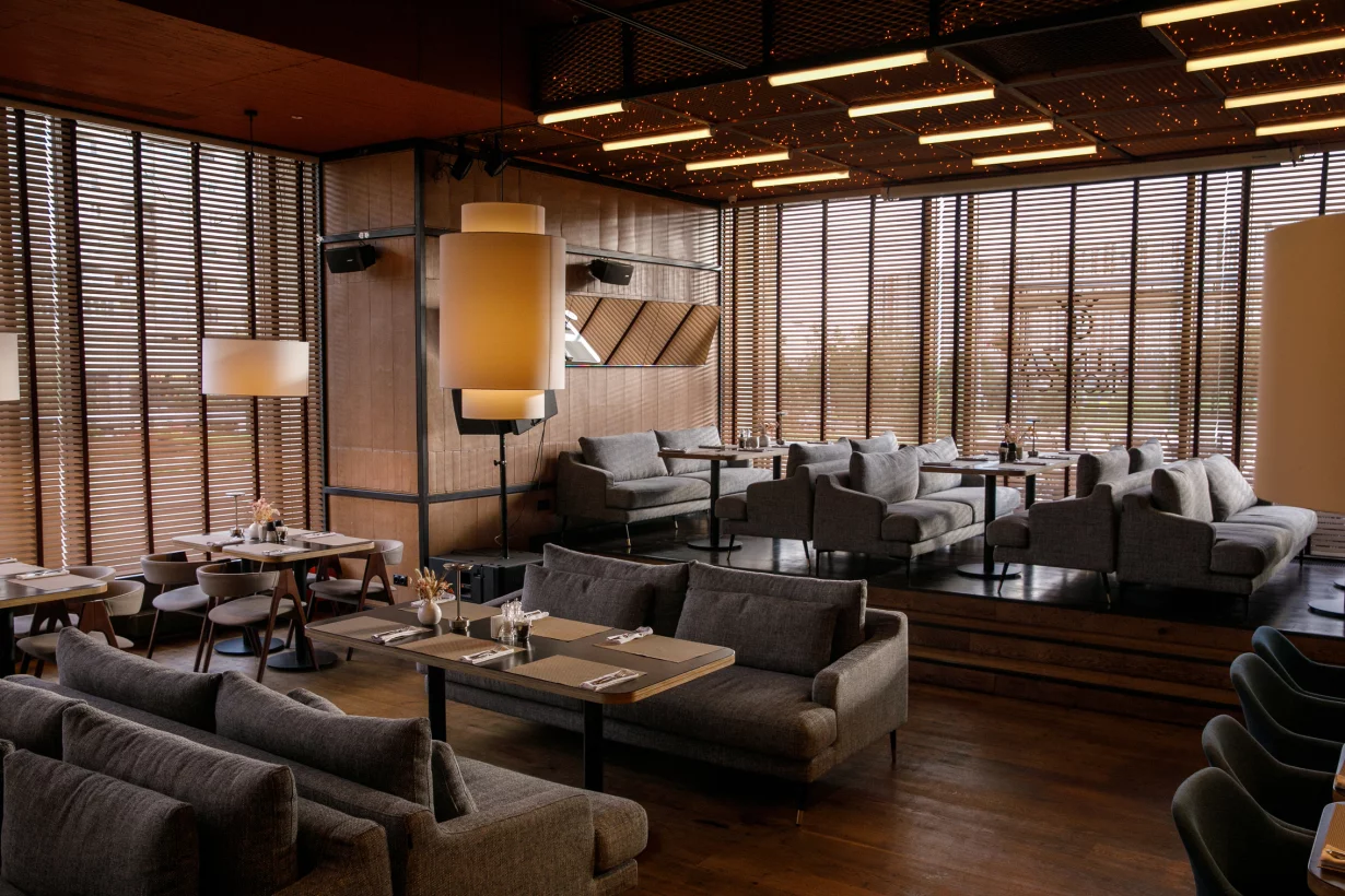 Интерьер/Экстерьер/Банкетная зона/Бар/Стол для двоих/Вход/Главный зал/Lounge зона ресторан Маймун фото