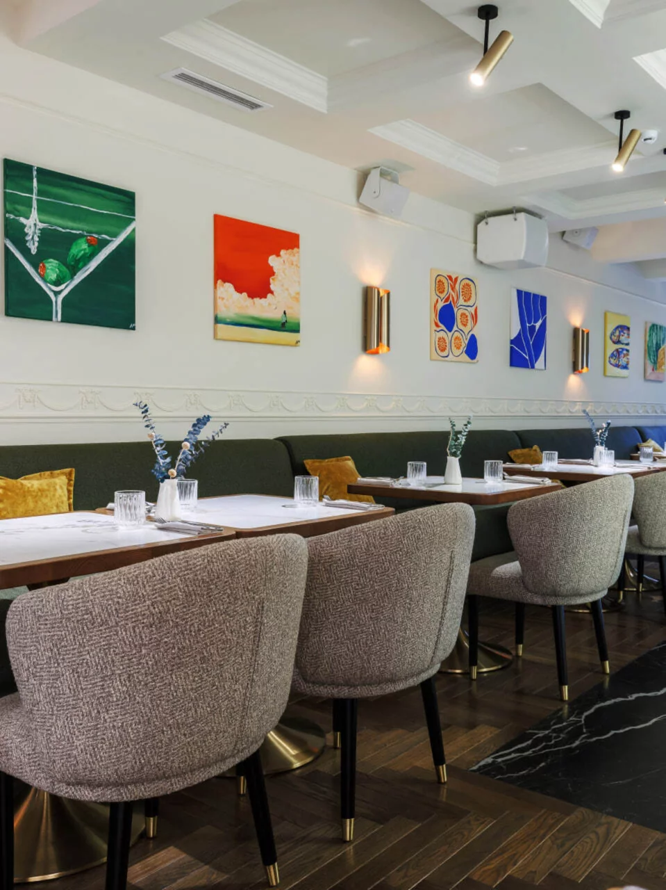 Интерьер/Экстерьер/Банкетная зона/Бар/Стол для двоих/Вход/Главный зал/Lounge зона ресторан Kale Bistro&Bar фото