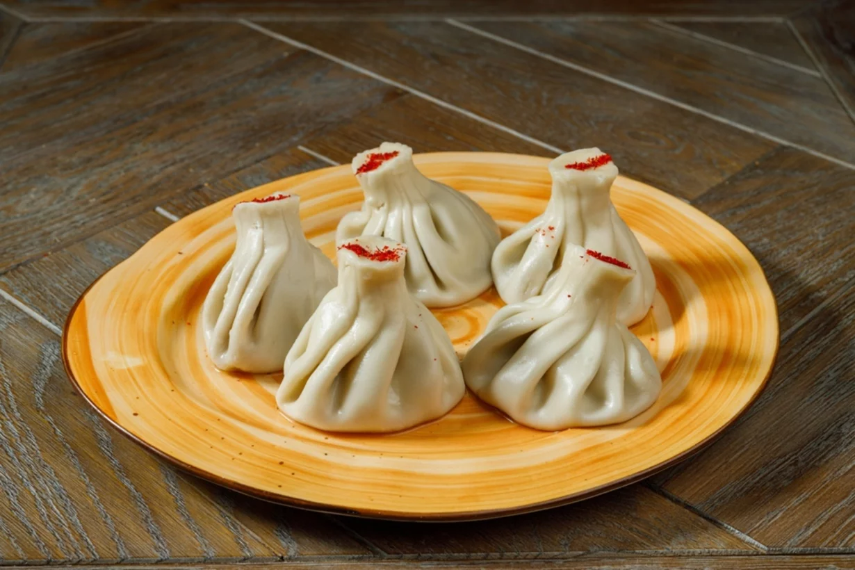 Интерьер/Экстерьер/Банкетная зона/Бар/Стол для двоих/Вход/Главный зал/Lounge зона ресторан Вино&Хинкали фото