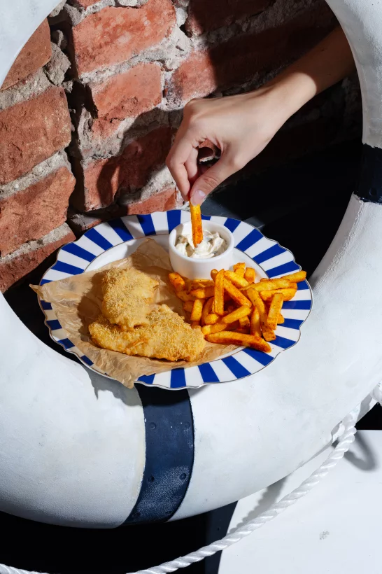 Интерьер/Экстерьер/Банкетная зона/Бар/Стол для двоих/Вход/Главный зал/Lounge зона бар Моряк и чайка фото