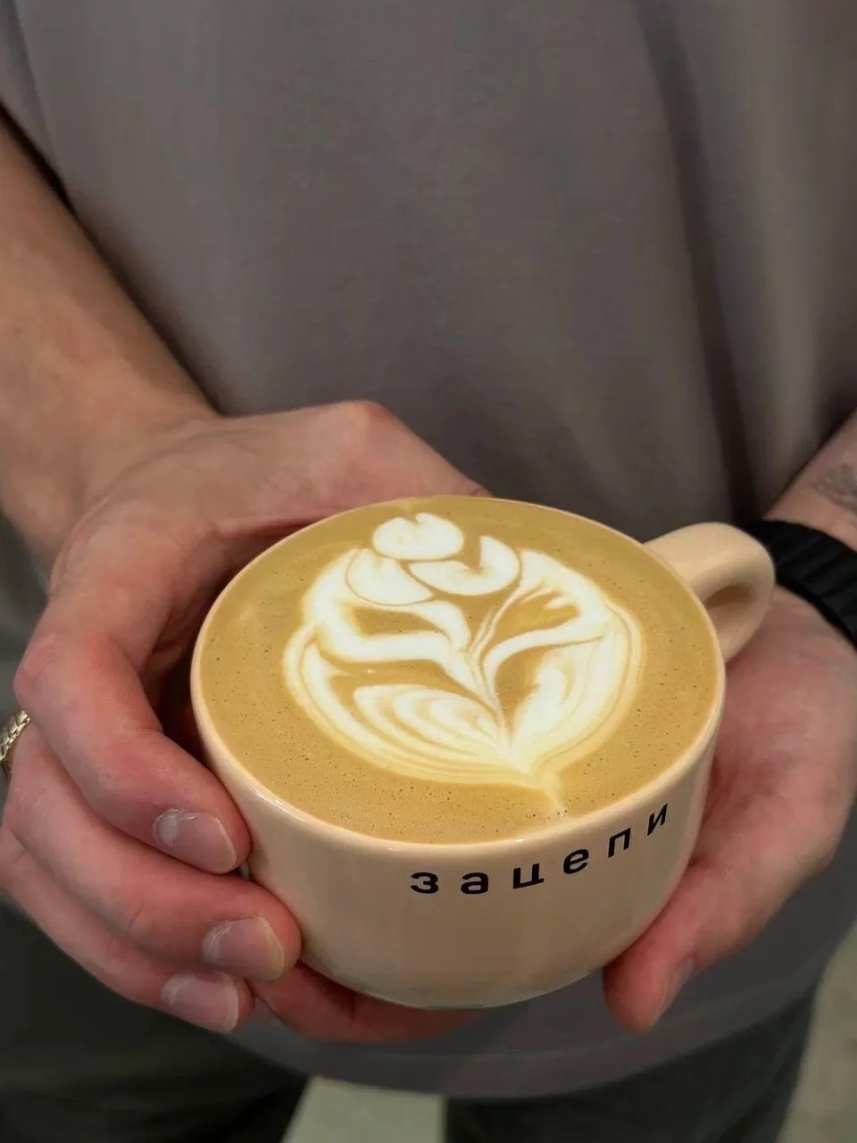 Интерьер/Экстерьер/Банкетная зона/Бар/Стол для двоих/Вход/Главный зал/Lounge зона кофейня Зацепи Кофе фото