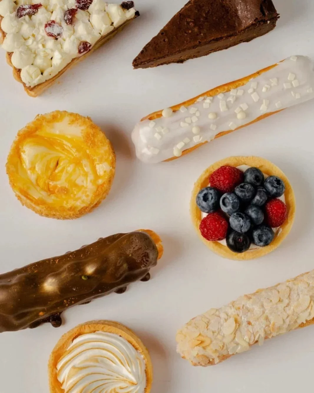 Интерьер/Экстерьер/Банкетная зона/Бар/Стол для двоих/Вход/Главный зал/Lounge зона кафе French Bakery SeDelice фото