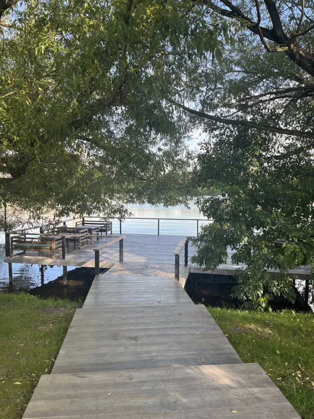 Интерьер/Экстерьер/Банкетная зона/Бар/Стол для двоих/Вход/Главный зал/Lounge зона ресторан Берег фото