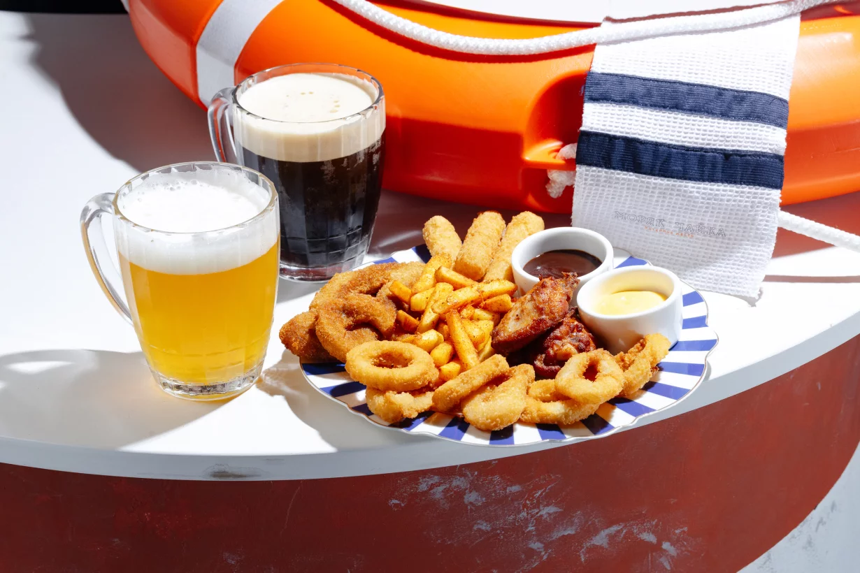 Интерьер/Экстерьер/Банкетная зона/Бар/Стол для двоих/Вход/Главный зал/Lounge зона бар Моряк и чайка фото