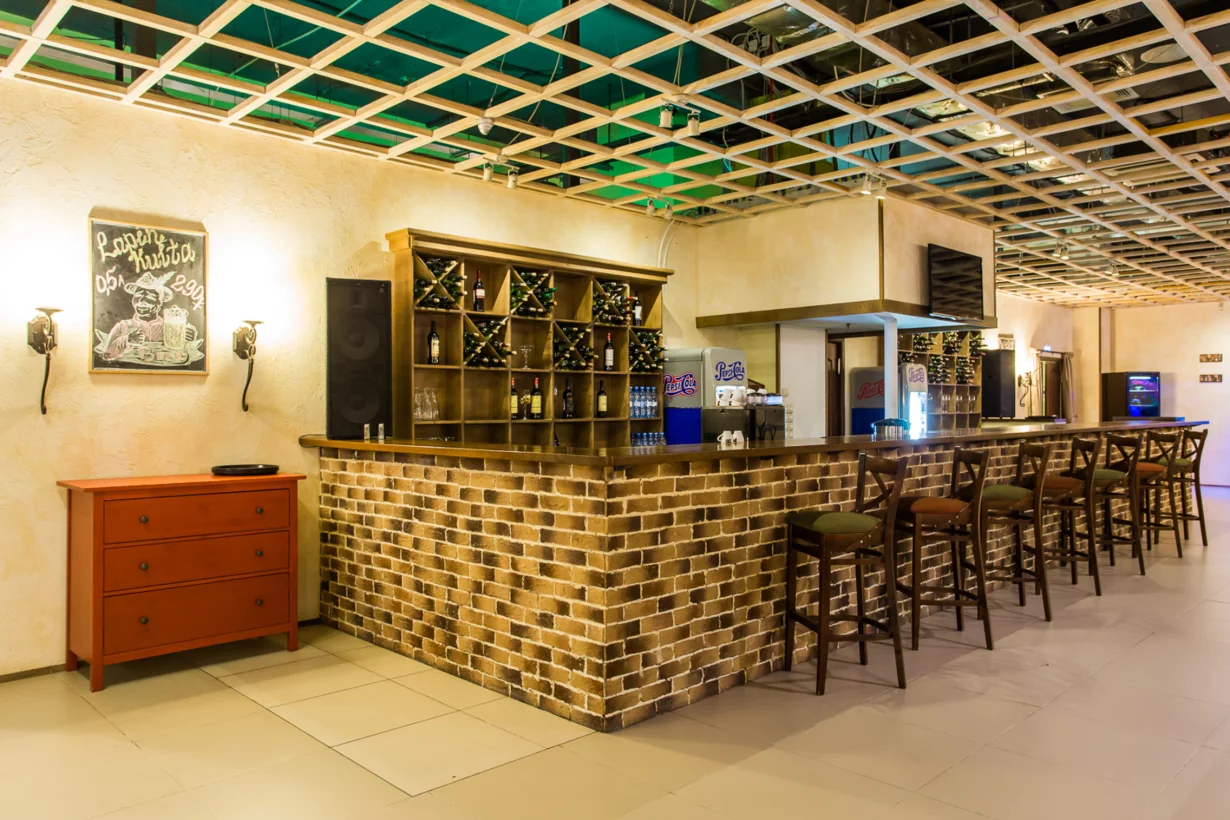 Интерьер/Экстерьер/Банкетная зона/Бар/Стол для двоих/Вход/Главный зал/Lounge зона банкетный зал Боулинг-клуб фото