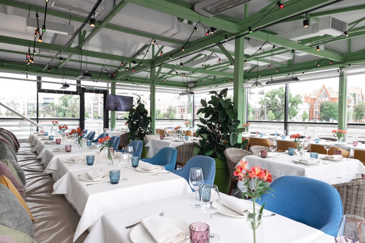 Интерьер/Экстерьер/Банкетная зона/Бар/Стол для двоих/Вход/Главный зал/Lounge зона ресторан Магадан на Красном Октябре фото