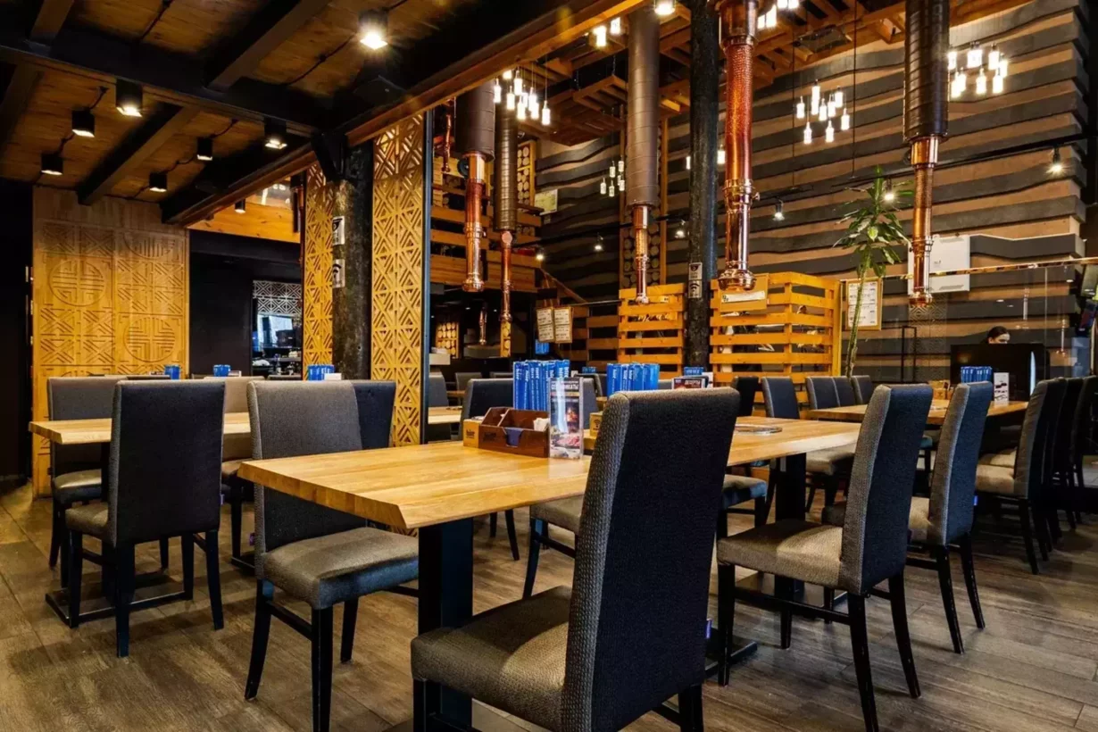 Интерьер/Экстерьер/Банкетная зона/Бар/Стол для двоих/Вход/Главный зал/Lounge зона ресторан Hite фото