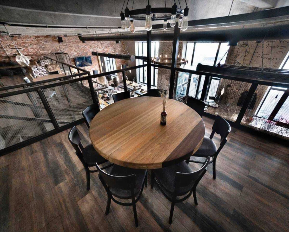 Интерьер/Экстерьер/Банкетная зона/Бар/Стол для двоих/Вход/Главный зал/Lounge зона паб Axiom Pub фото