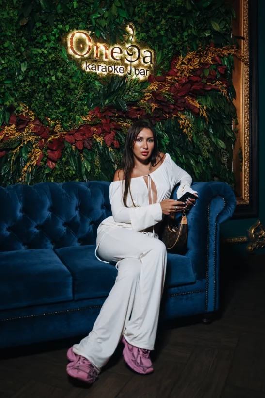 Интерьер/Экстерьер/Банкетная зона/Бар/Стол для двоих/Вход/Главный зал/Lounge зона караоке-клуб Опера фото