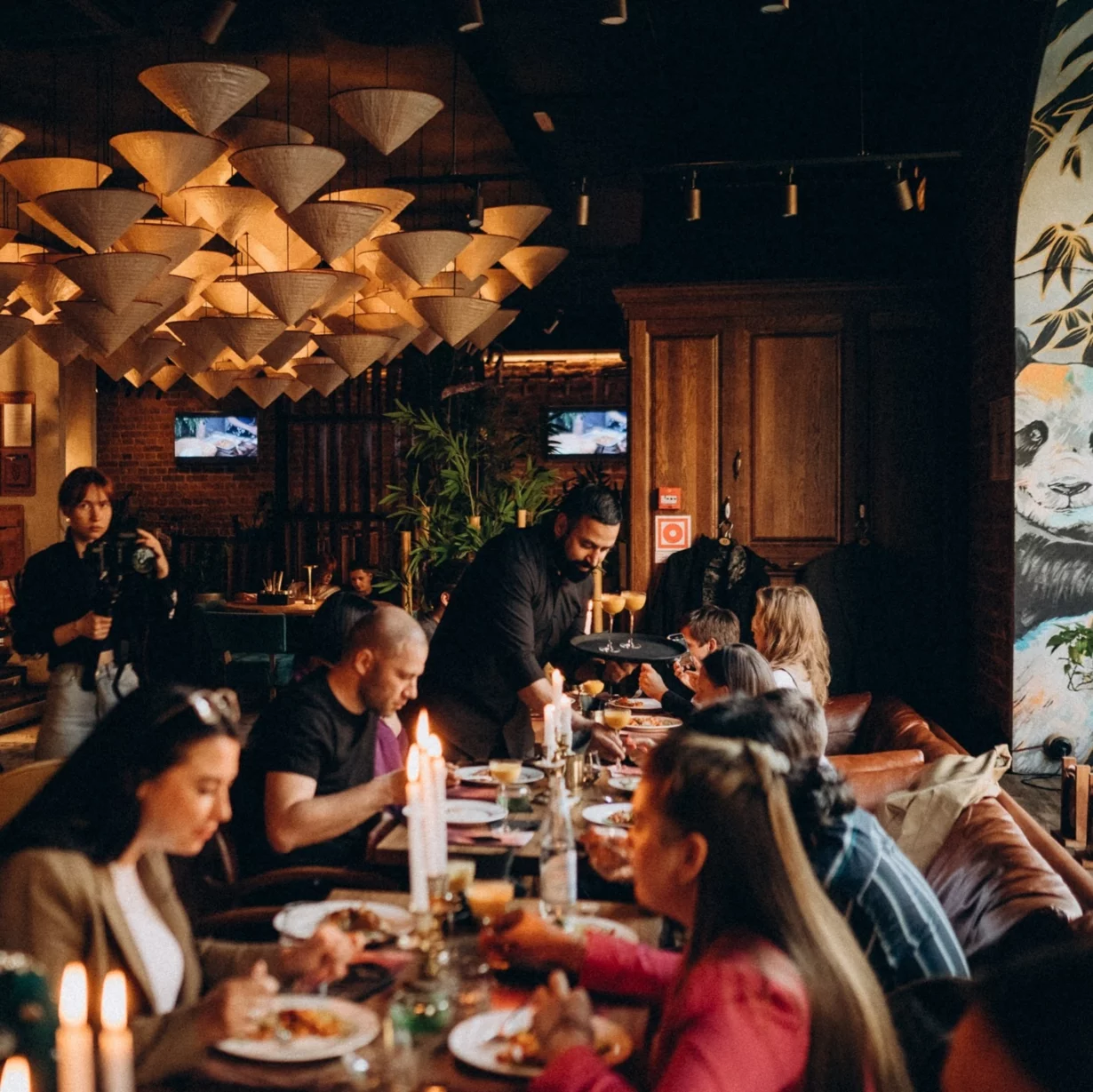 Интерьер/Экстерьер/Банкетная зона/Бар/Стол для двоих/Вход/Главный зал/Lounge зона ресторан Mr. India фото