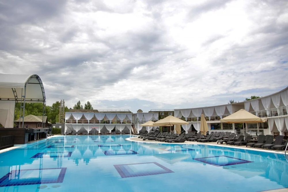 Интерьер/Экстерьер/Банкетная зона/Бар/Стол для двоих/Вход/Главный зал/Lounge зона ресторан Графский парк фото