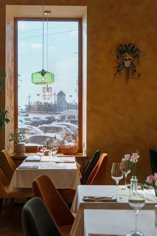 Интерьер/Экстерьер/Банкетная зона/Бар/Стол для двоих/Вход/Главный зал/Lounge зона ресторан Sapori di Italia фото