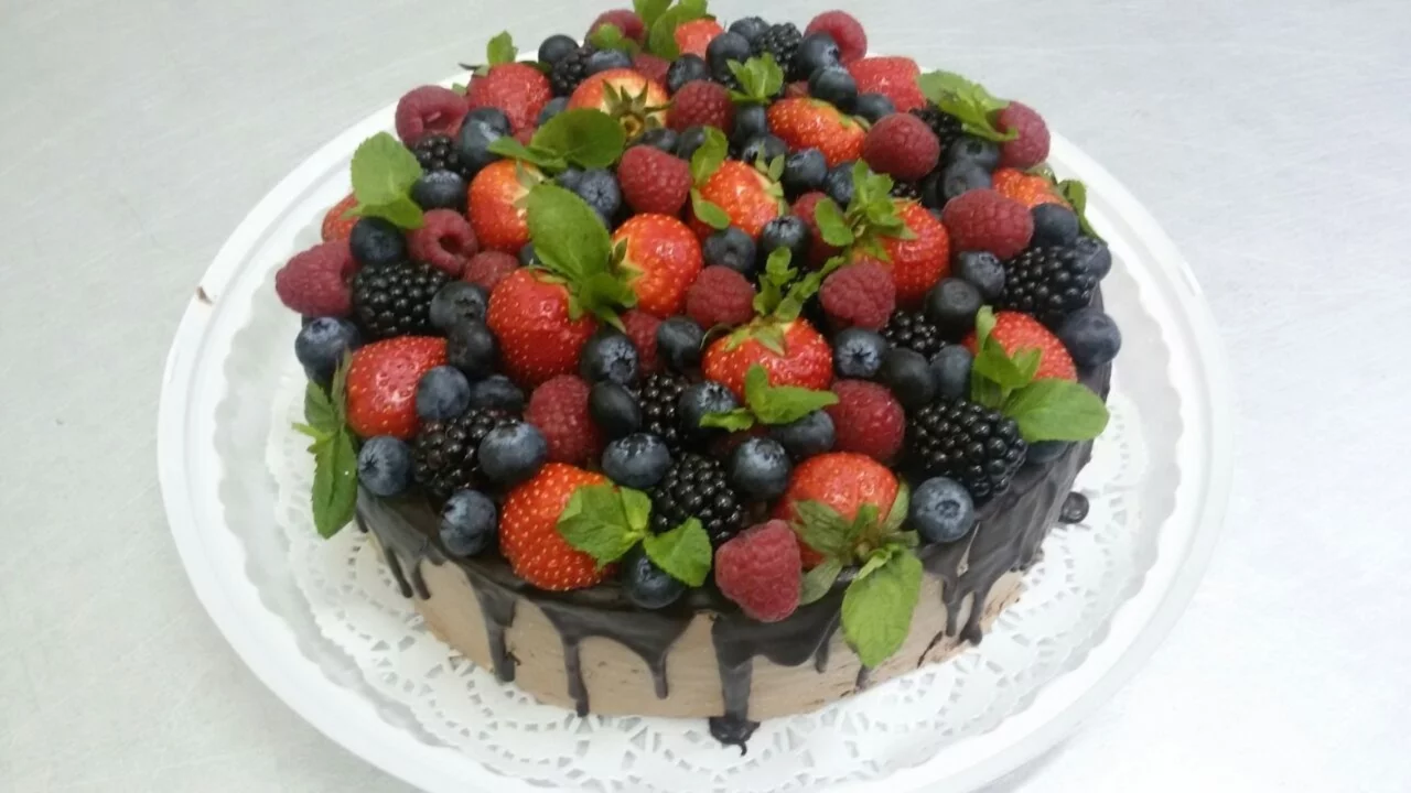 Интерьер/Экстерьер/Банкетная зона/Бар/Стол для двоих/Вход/Главный зал/Lounge зона кафе Старый дворик фото