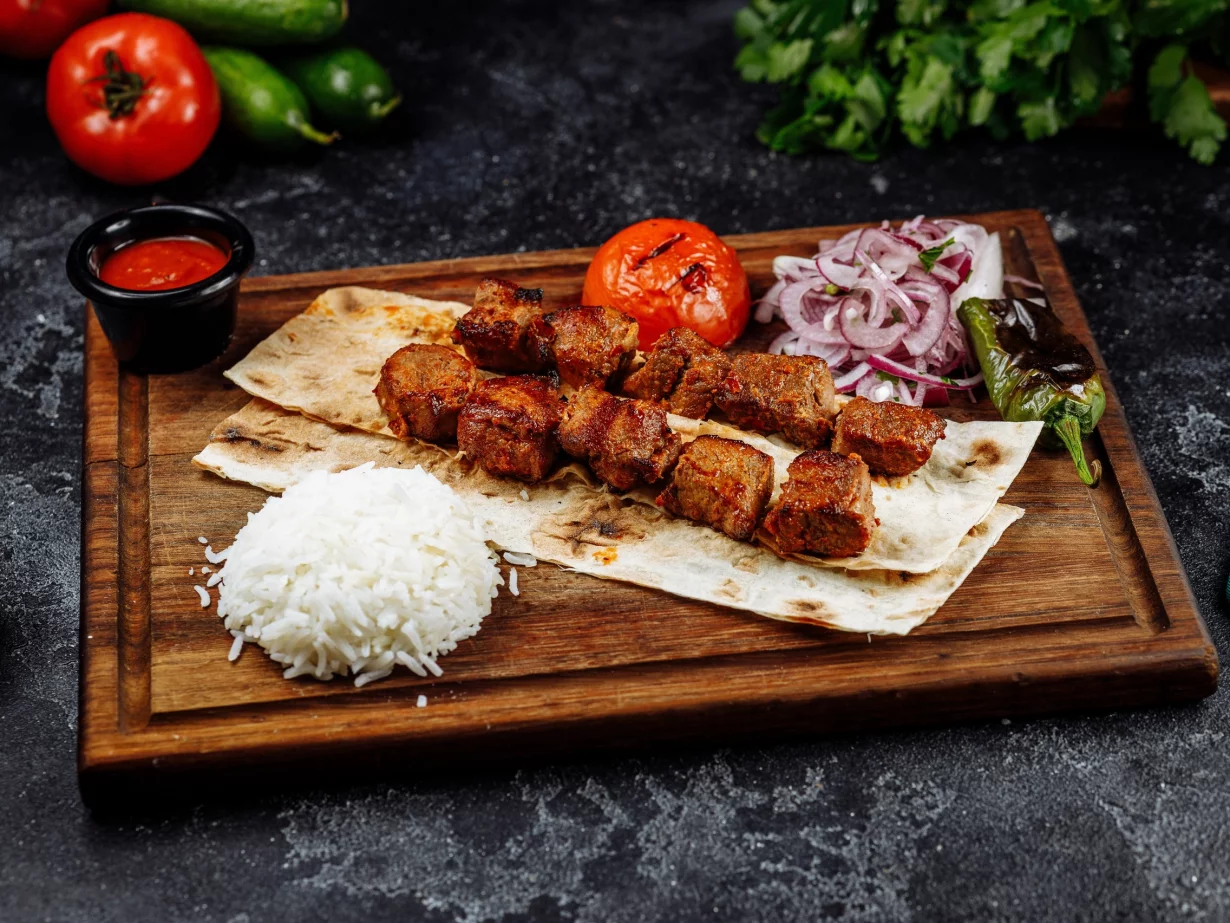 Интерьер/Экстерьер/Банкетная зона/Бар/Стол для двоих/Вход/Главный зал/Lounge зона ресторан Taksimmaydan фото