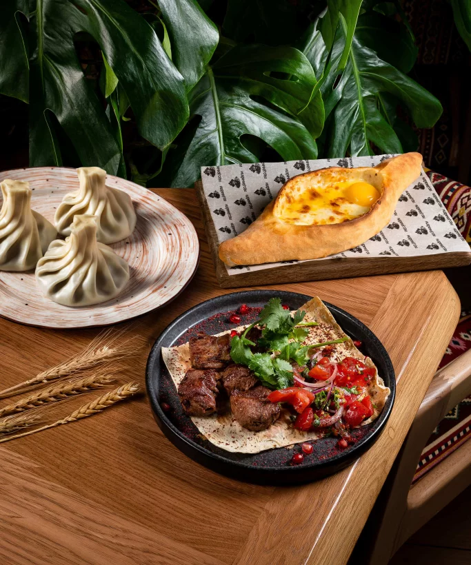 Интерьер/Экстерьер/Банкетная зона/Бар/Стол для двоих/Вход/Главный зал/Lounge зона ресторан Pro.Хинкали by Novikov фото