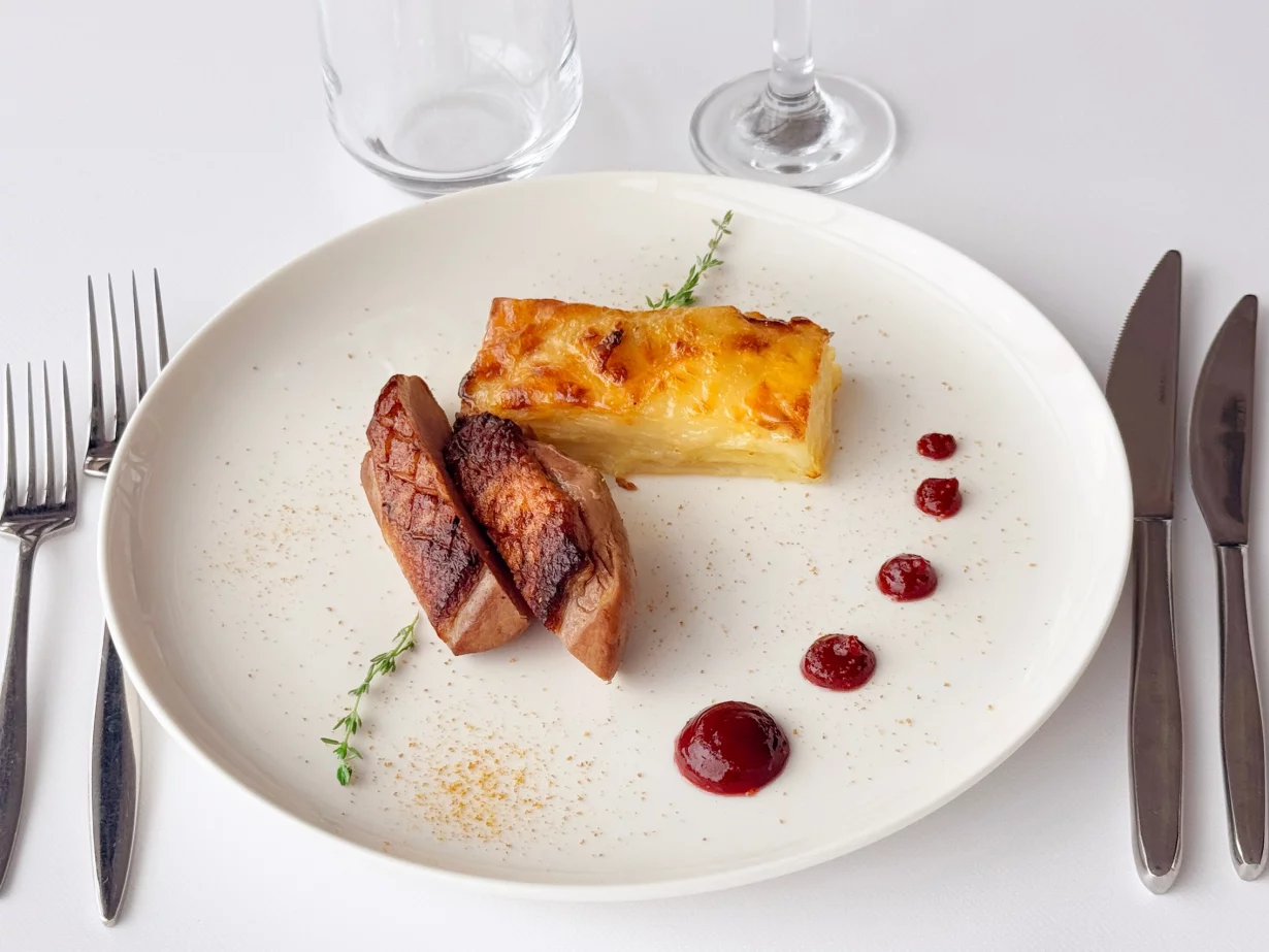 Интерьер/Экстерьер/Банкетная зона/Бар/Стол для двоих/Вход/Главный зал/Lounge зона ресторан Пространство 360 фото