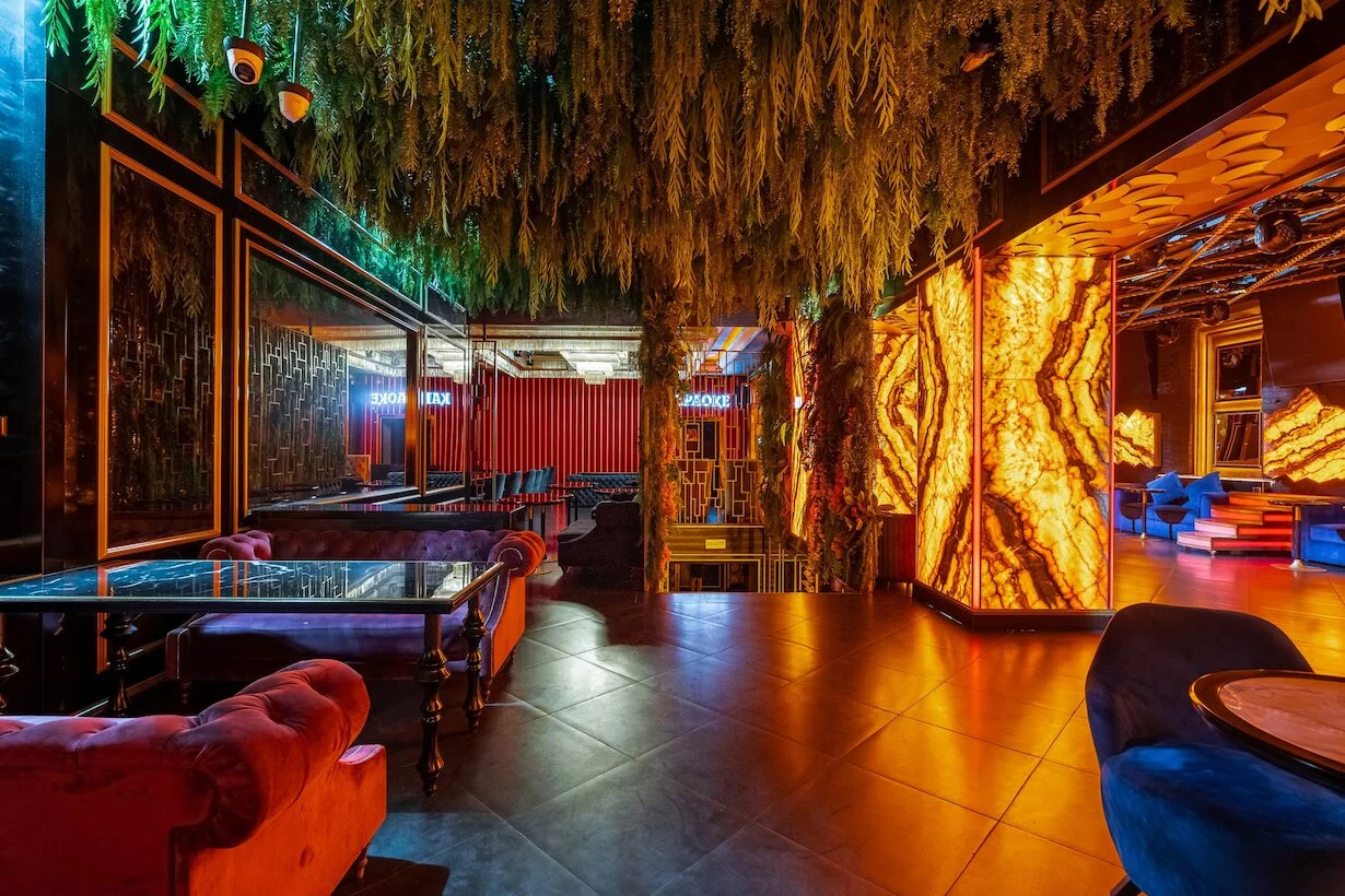 Интерьер/Экстерьер/Банкетная зона/Бар/Стол для двоих/Вход/Главный зал/Lounge зона клуб Project фото