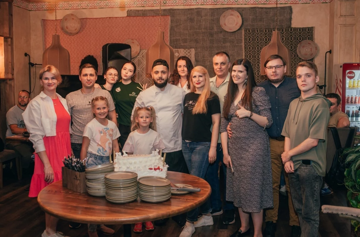 Интерьер/Экстерьер/Банкетная зона/Бар/Стол для двоих/Вход/Главный зал/Lounge зона ресторан Хачапурия фото