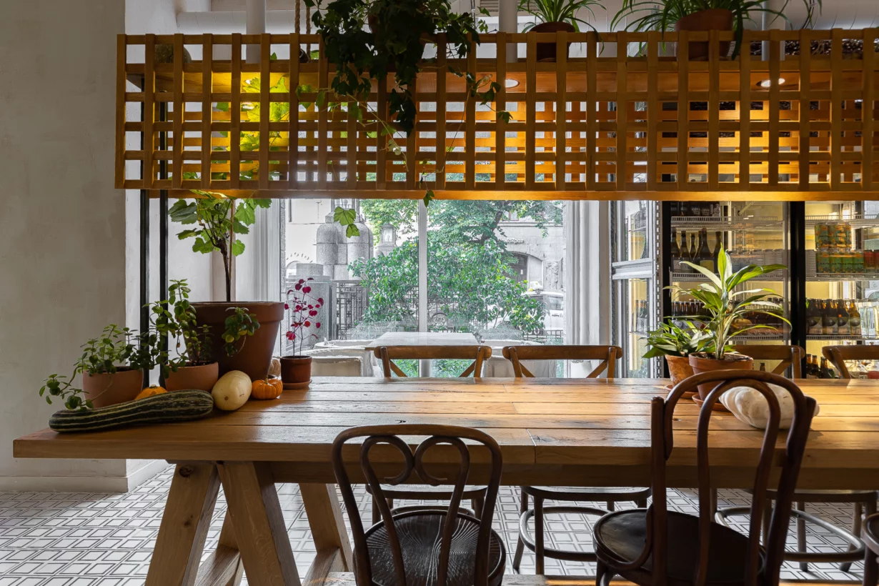 Интерьер/Экстерьер/Банкетная зона/Бар/Стол для двоих/Вход/Главный зал/Lounge зона ресторан Animals фото