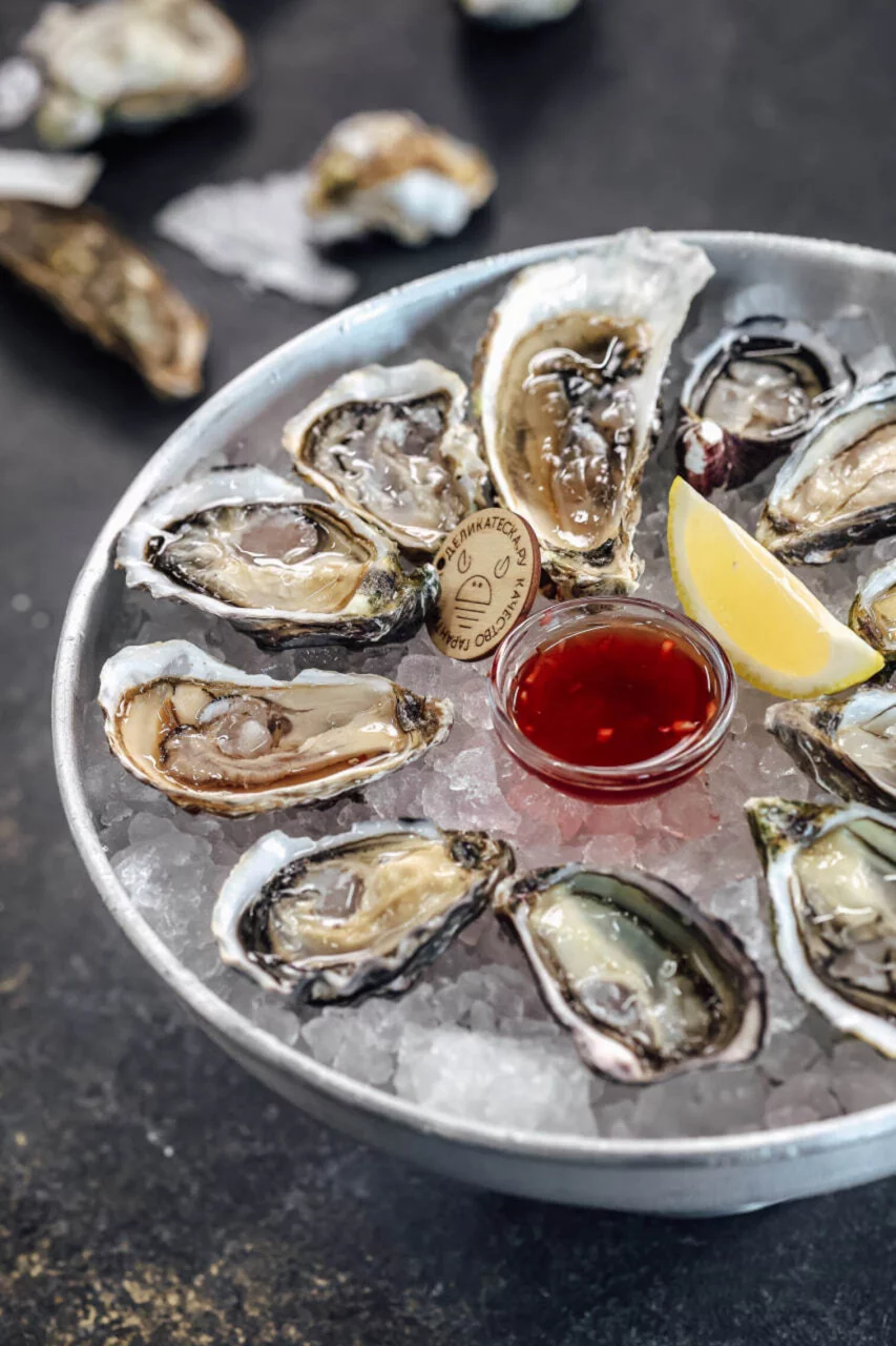 Интерьер/Экстерьер/Банкетная зона/Бар/Стол для двоих/Вход/Главный зал/Lounge зона гастробар Деликатеска фото