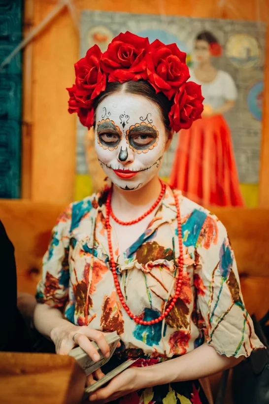 Интерьер/Экстерьер/Банкетная зона/Бар/Стол для двоих/Вход/Главный зал/Lounge зона кафе Фрида фото