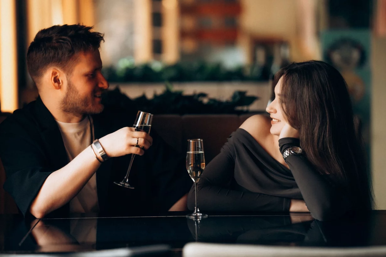 Интерьер/Экстерьер/Банкетная зона/Бар/Стол для двоих/Вход/Главный зал/Lounge зона ресторан Игристые фото