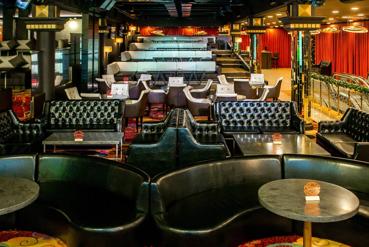 Интерьер/Экстерьер/Банкетная зона/Бар/Стол для двоих/Вход/Главный зал/Lounge зона ресторанный комплекс Olimpbet Lounge фото