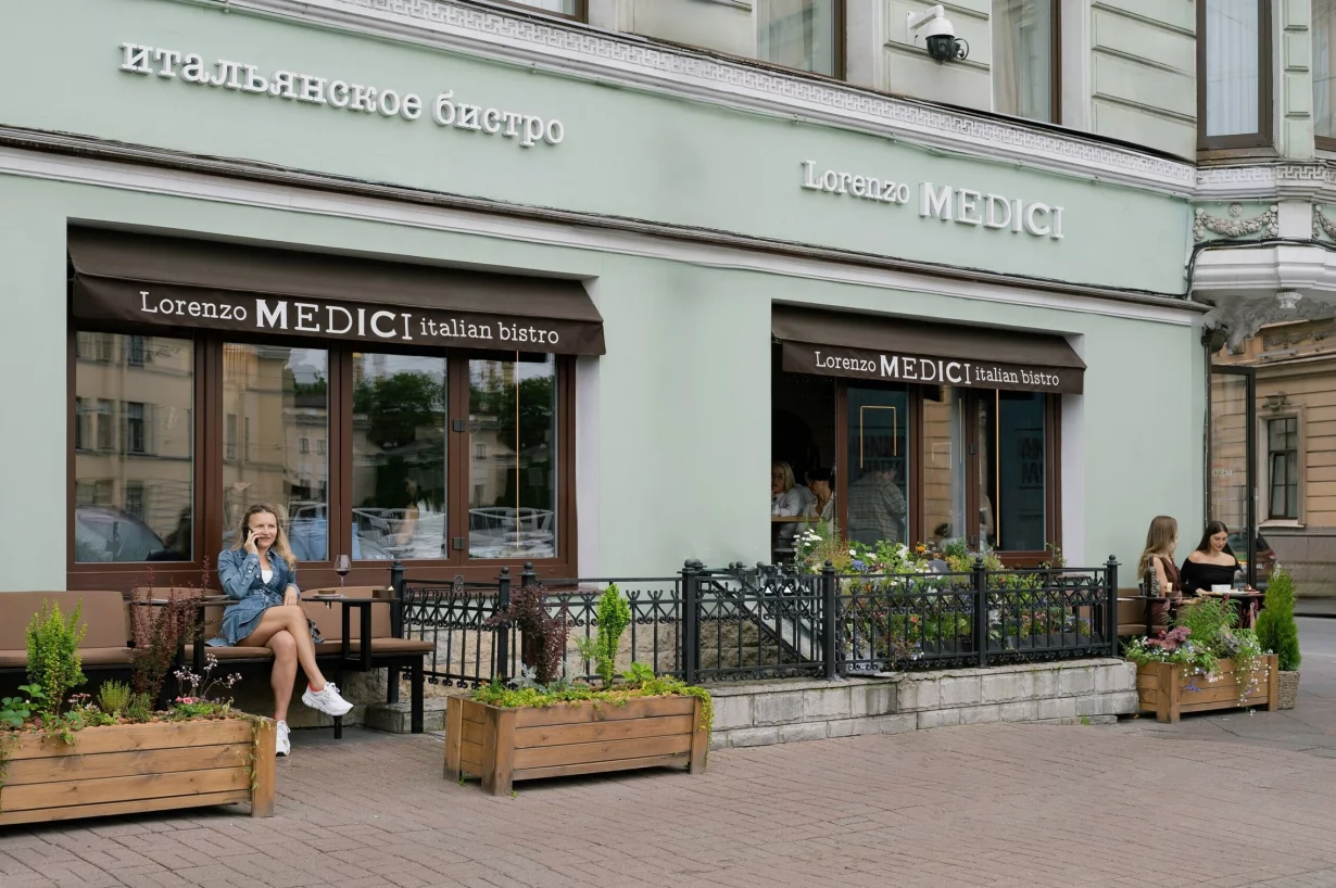 Интерьер/Экстерьер/Банкетная зона/Бар/Стол для двоих/Вход/Главный зал/Lounge зона ресторан Lorenzo Medici фото