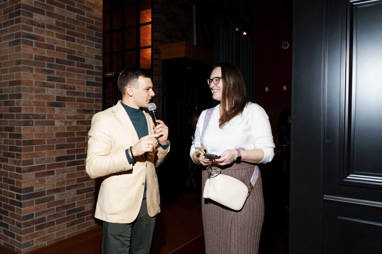 Интерьер/Экстерьер/Банкетная зона/Бар/Стол для двоих/Вход/Главный зал/Lounge зона бар Wine Story фото