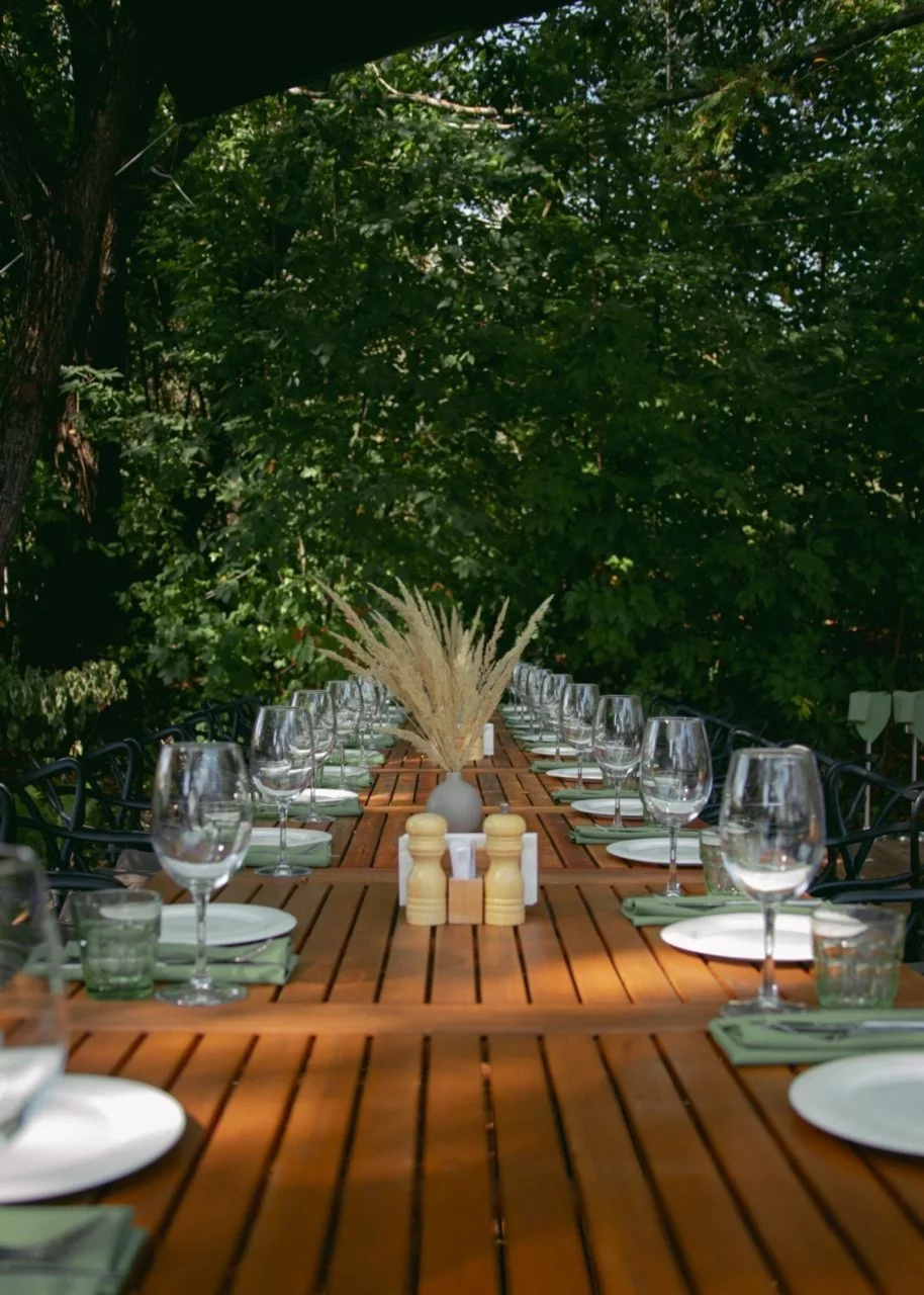 Интерьер/Экстерьер/Банкетная зона/Бар/Стол для двоих/Вход/Главный зал/Lounge зона ресторан Берег фото