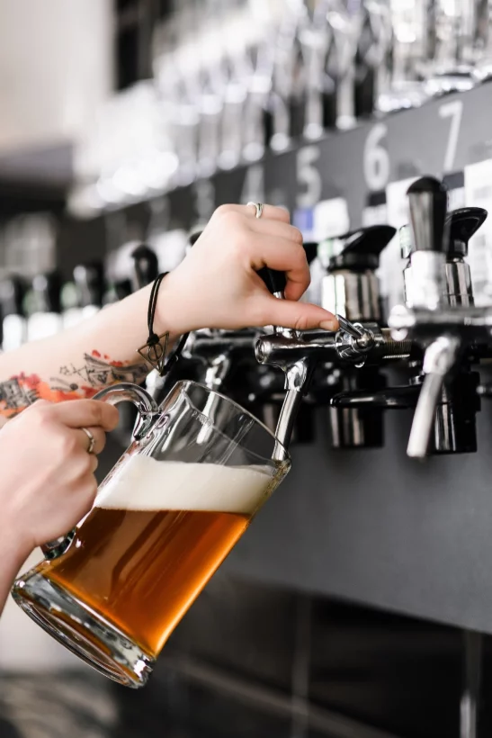 Интерьер/Экстерьер/Банкетная зона/Бар/Стол для двоих/Вход/Главный зал/Lounge зона бар Gellert фото